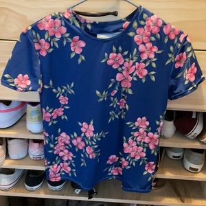 Secret Treasures flower top, perfect for tropics